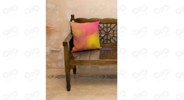پرده دکوپیک سری پرنیا کد 11 به همراه کوسن-تصویر کوسن روی صندلی چوبی طرح دار